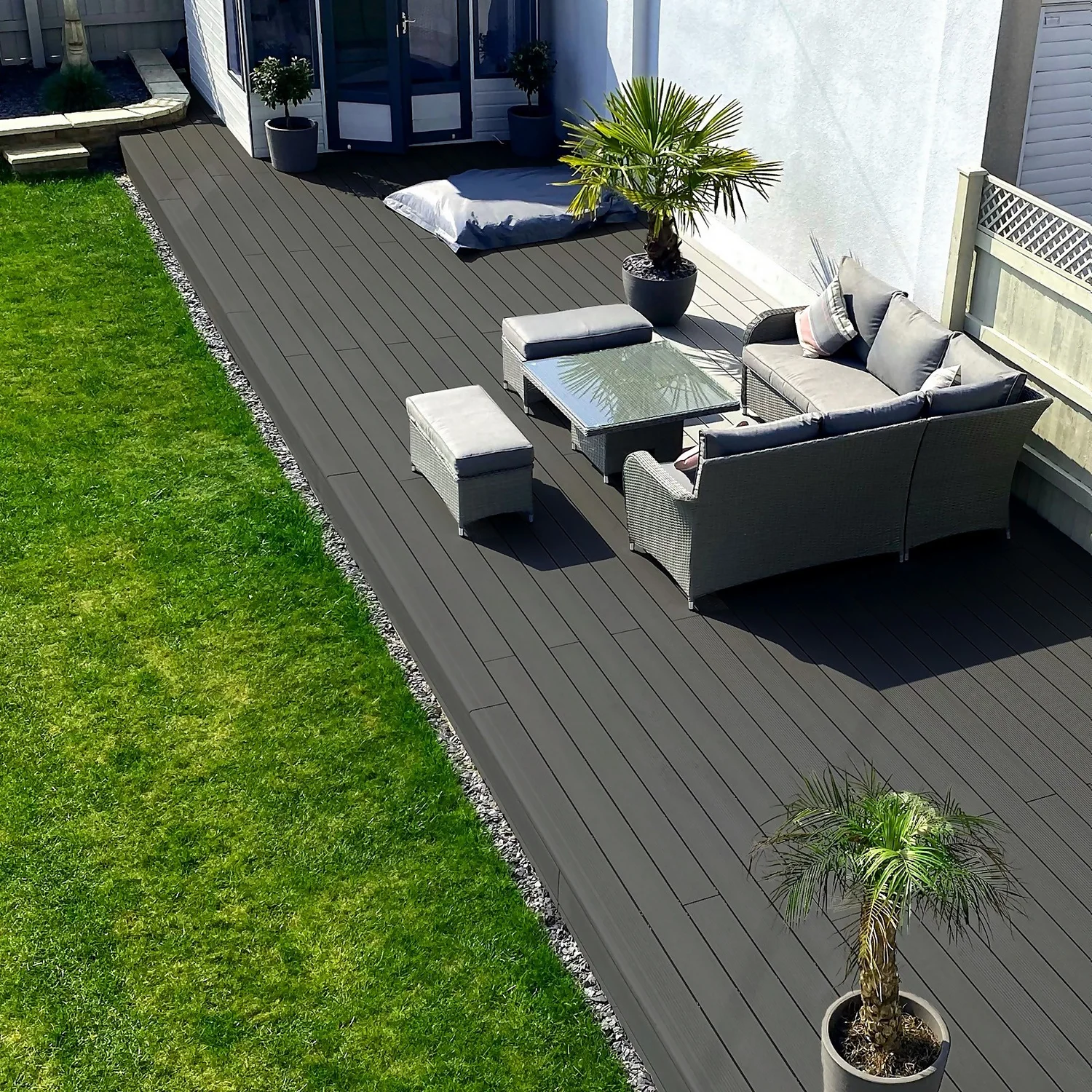 Victoria Composite Decking Castle Groove 30 Pack Ebony - 15.12 M2 - Image 2