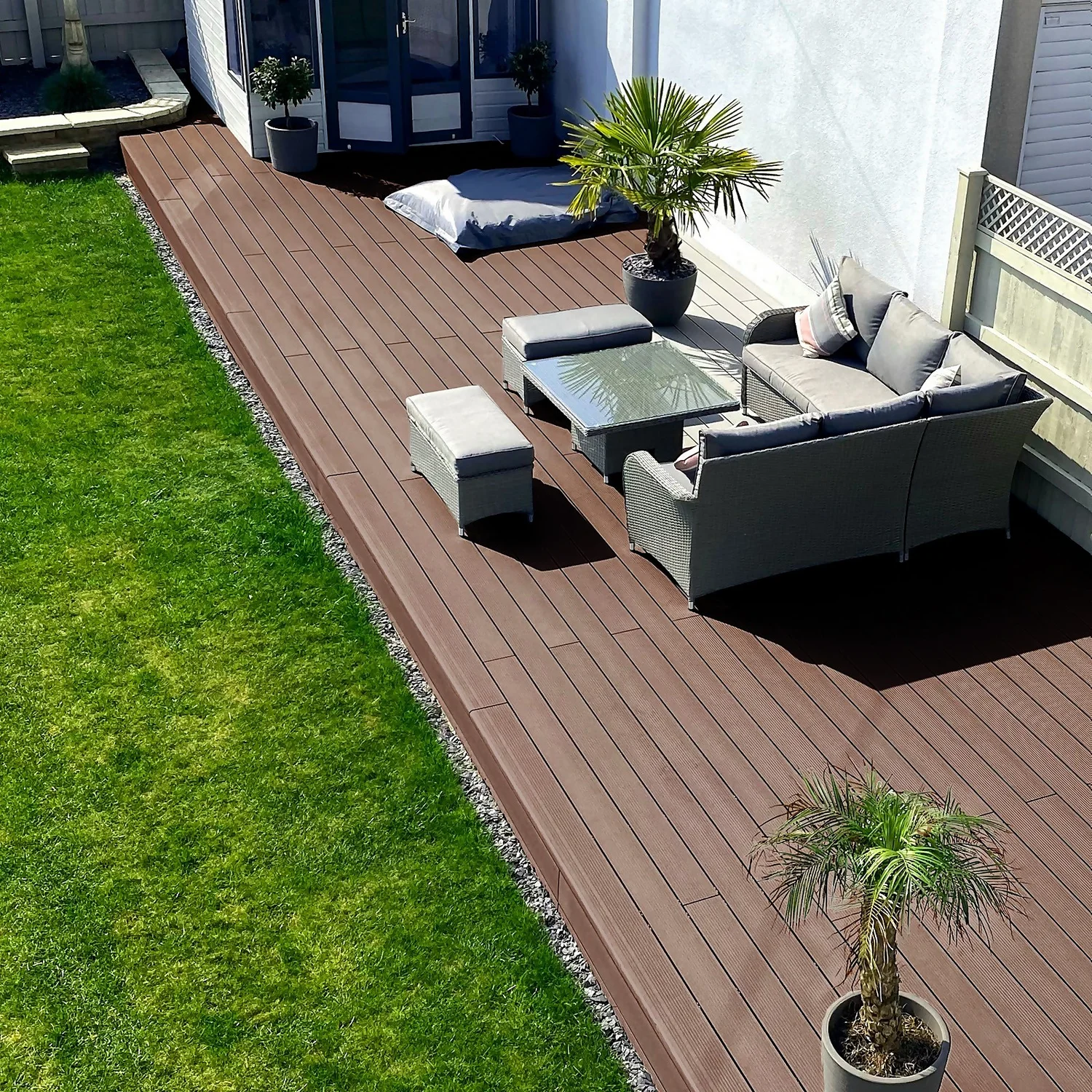 Victoria Composite Decking Castle Groove 30 Pack Redwood - 15.12 M2 - Image 2